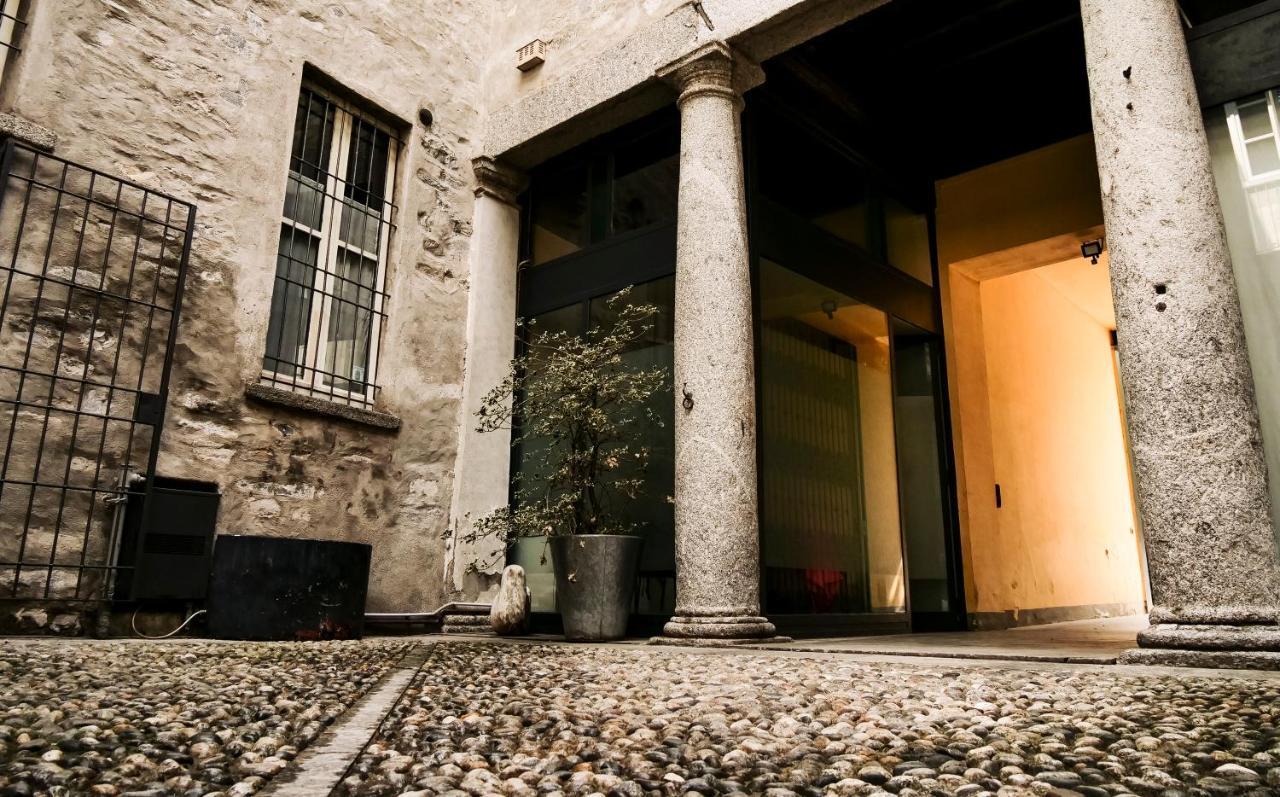 Casa Del Pittore - Elegante Appartamento Del 1200 - Centro Storico Como Buitenkant foto
