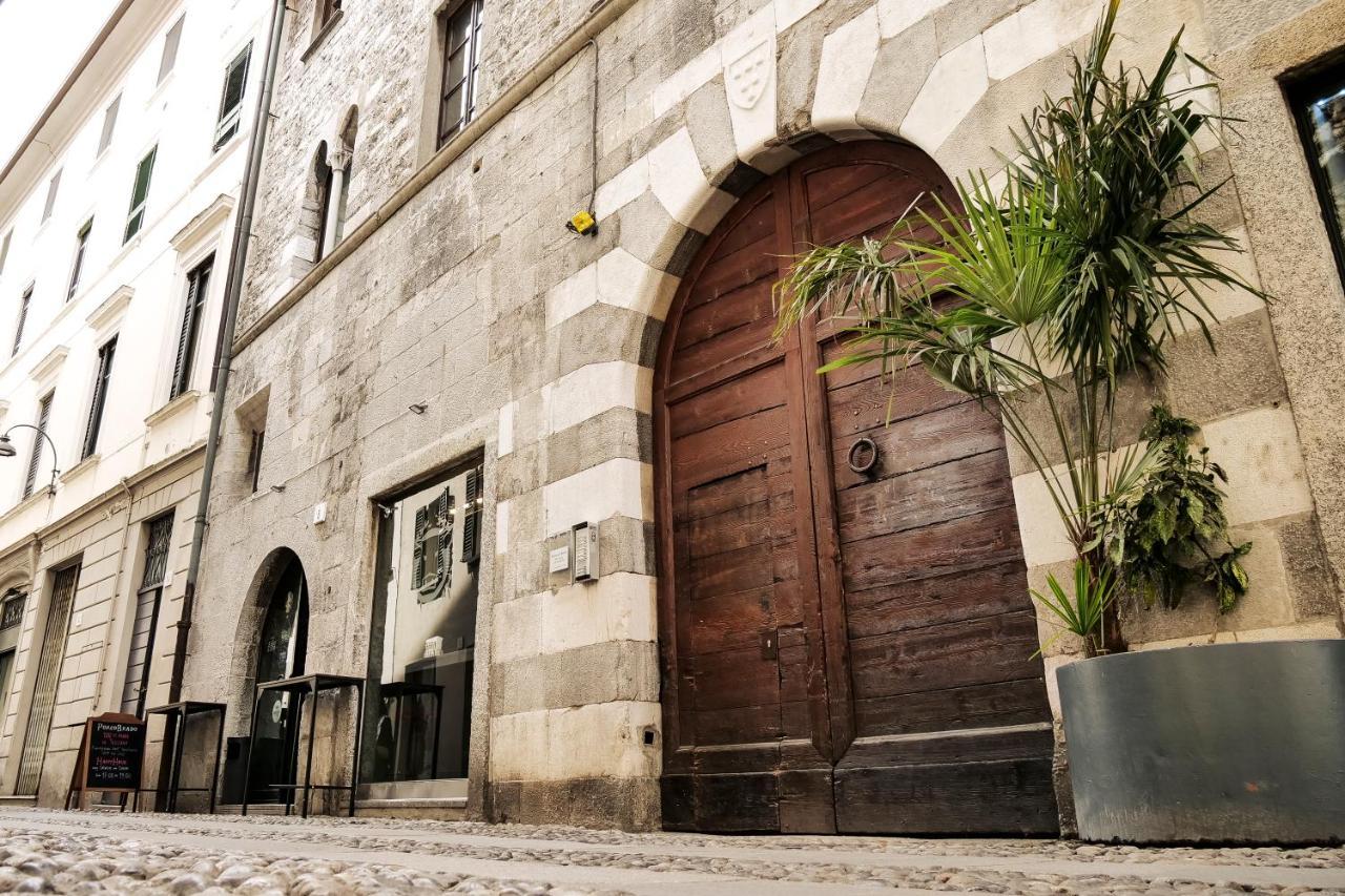 Casa Del Pittore - Elegante Appartamento Del 1200 - Centro Storico Como Buitenkant foto